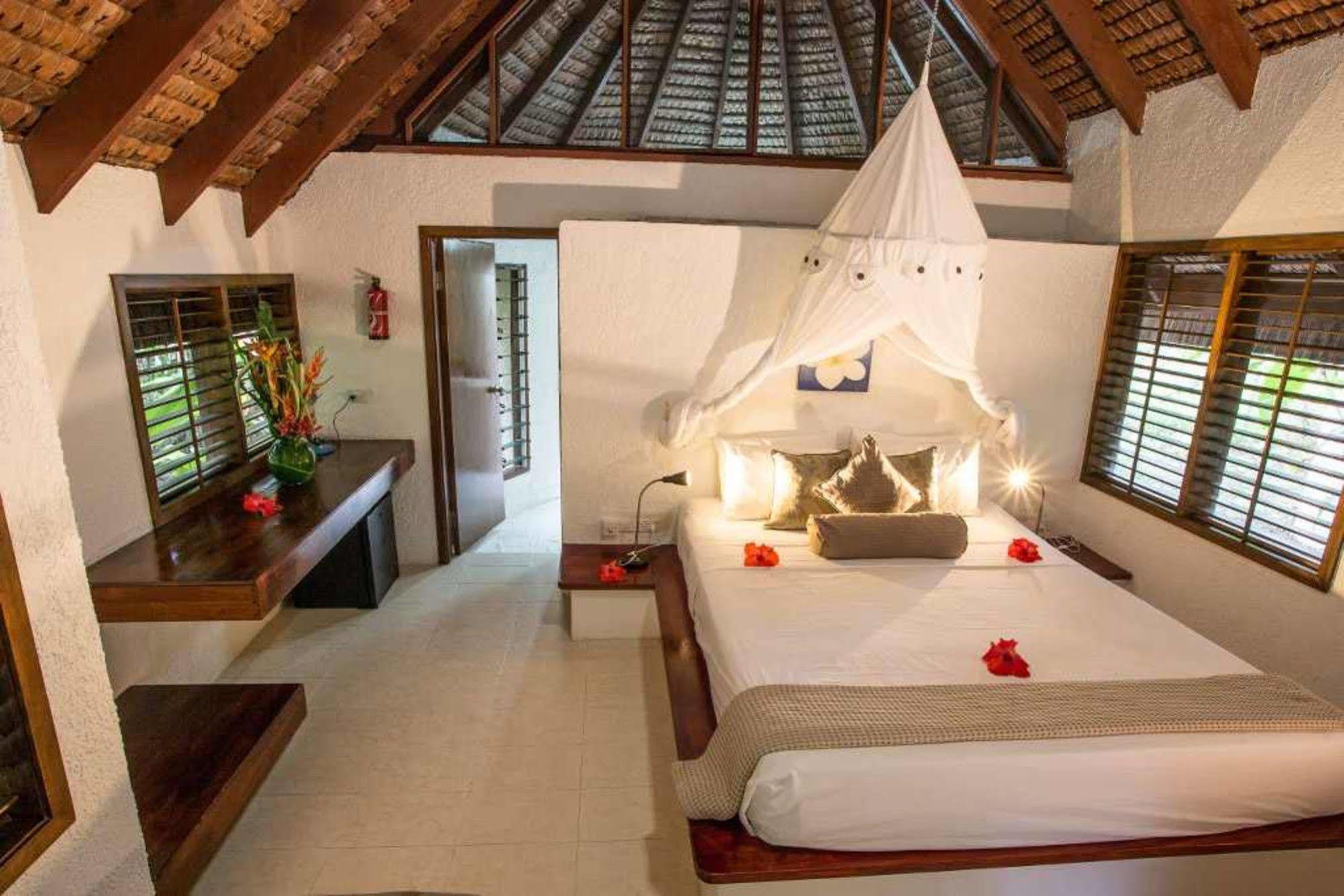 Breakas Beach Resort (Adults Only) Порт Вила Екстериор снимка