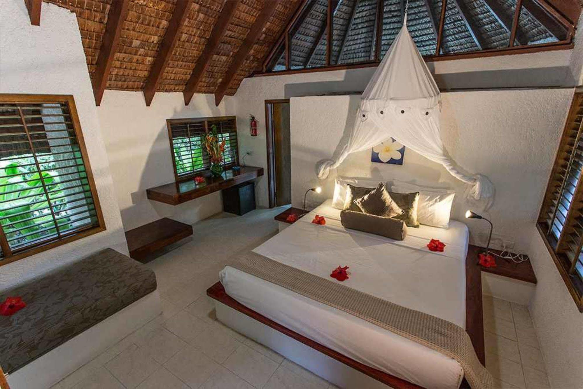 Breakas Beach Resort (Adults Only) Порт Вила Екстериор снимка